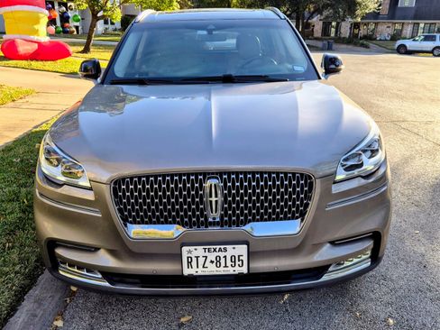 Used 2020 Lincoln Aviator Reserve w/ Equipment Group 202A image 4