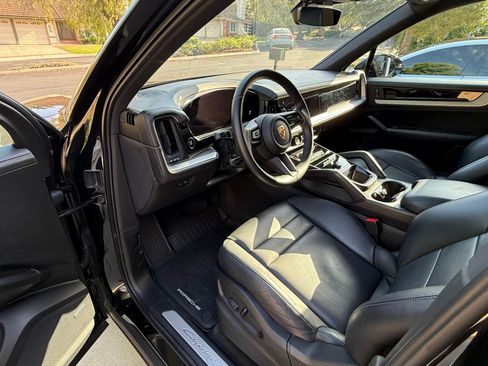 Used 2024 Porsche Cayenne AWD/4WD image 10