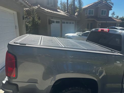 Used 2021 Chevrolet Colorado LT image 9