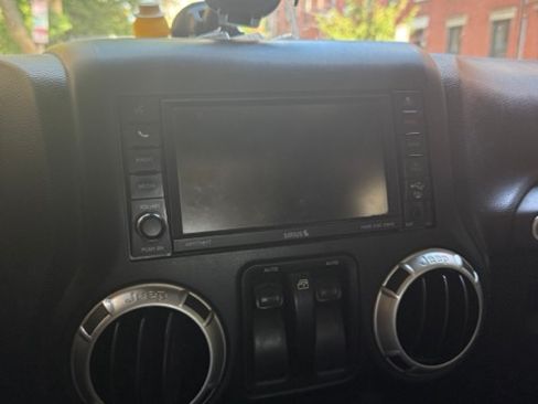 Used 2015 Jeep Wrangler Sahara w/ Connectivity Group AWD/4WD image 4