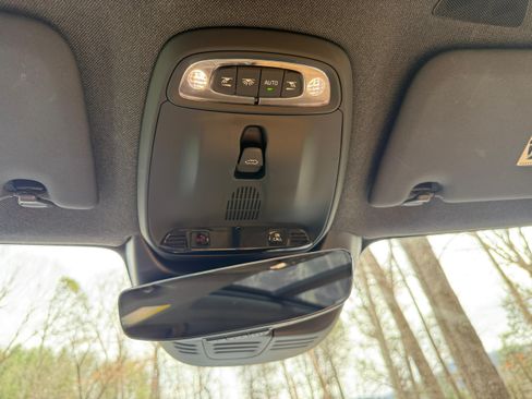 Used 2019 Volvo XC40 T5 Momentum image 30