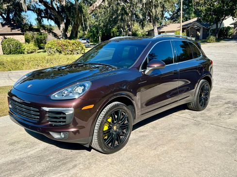 Used 2017 Porsche Cayenne S image 1