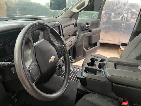 Used 2024 Chevrolet Silverado 2500 Custom w/ Custom Value Package image 10