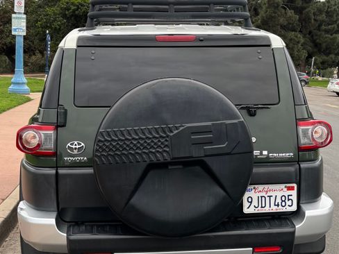 Used 2014 Toyota FJ Cruiser 4WD image 6