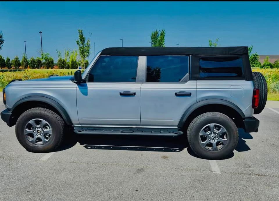 Used 2023 Ford Bronco 4-Door AWD/4WD image 11