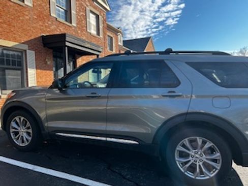 Used 2020 Ford Explorer XLT w/ Equipment Group 202A image 2