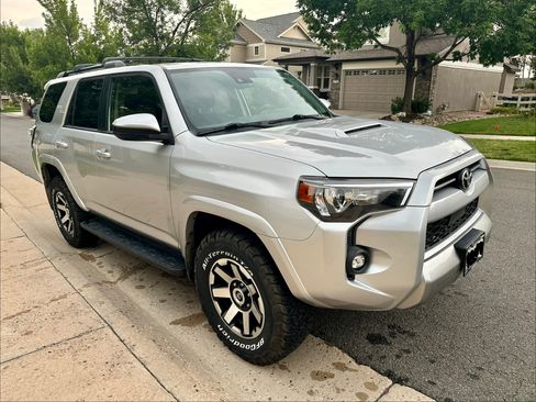 Used 2022 Toyota 4Runner TRD Off-Road AWD/4WD image 2