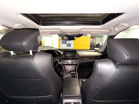 Used 2018 Honda Accord Touring image 13