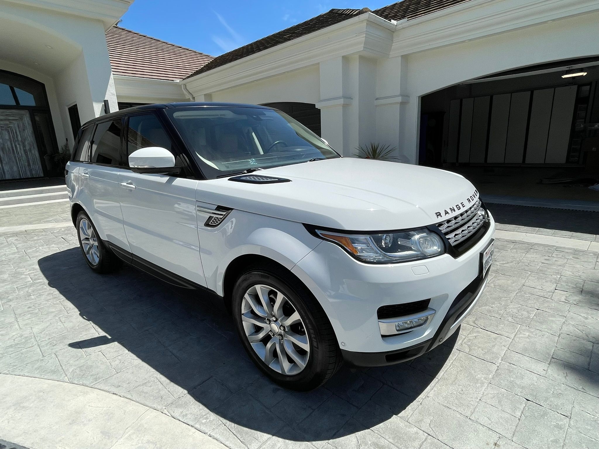 Used 2014 Land Rover Range Rover Sport HSE AWD/4WD image 9