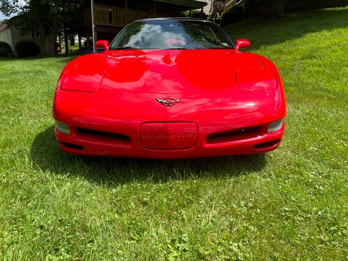 Used 1997 Chevrolet Corvette Coupe w/ Memory Pkg image 9