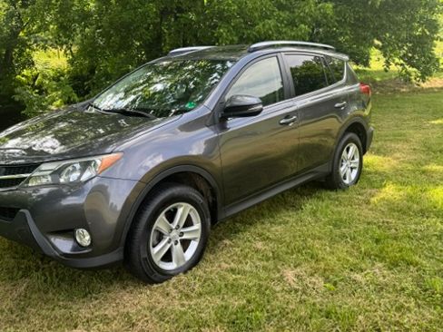 Used 2014 Toyota RAV4 XLE FWD image 1