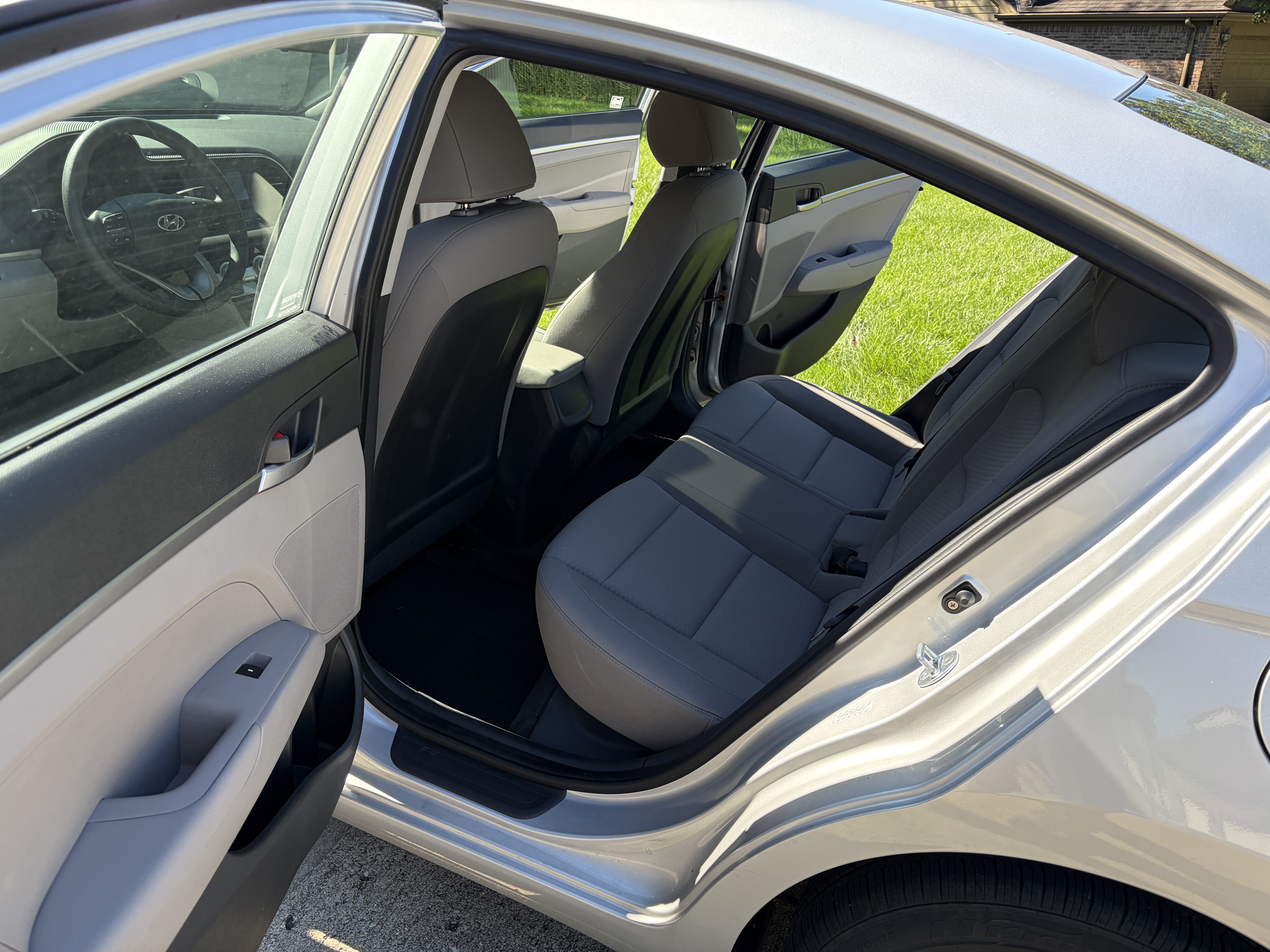 Used 2019 Hyundai Elantra SE FWD image 8