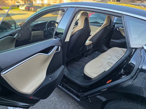 Used 2014 Tesla Model S 85 image 9