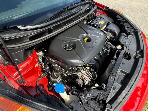 Used 2017 Hyundai Elantra GT FWD image 11