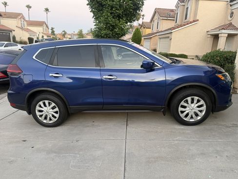 Used 2018 Nissan Rogue S image 1