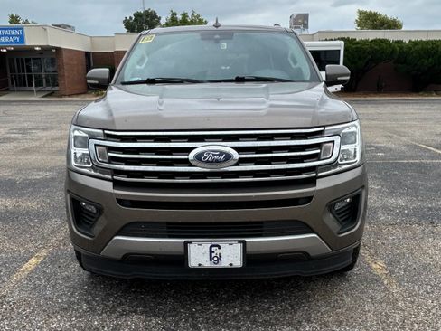 Used 2018 Ford Expedition XLT w/ Equipment Group 202A image 4