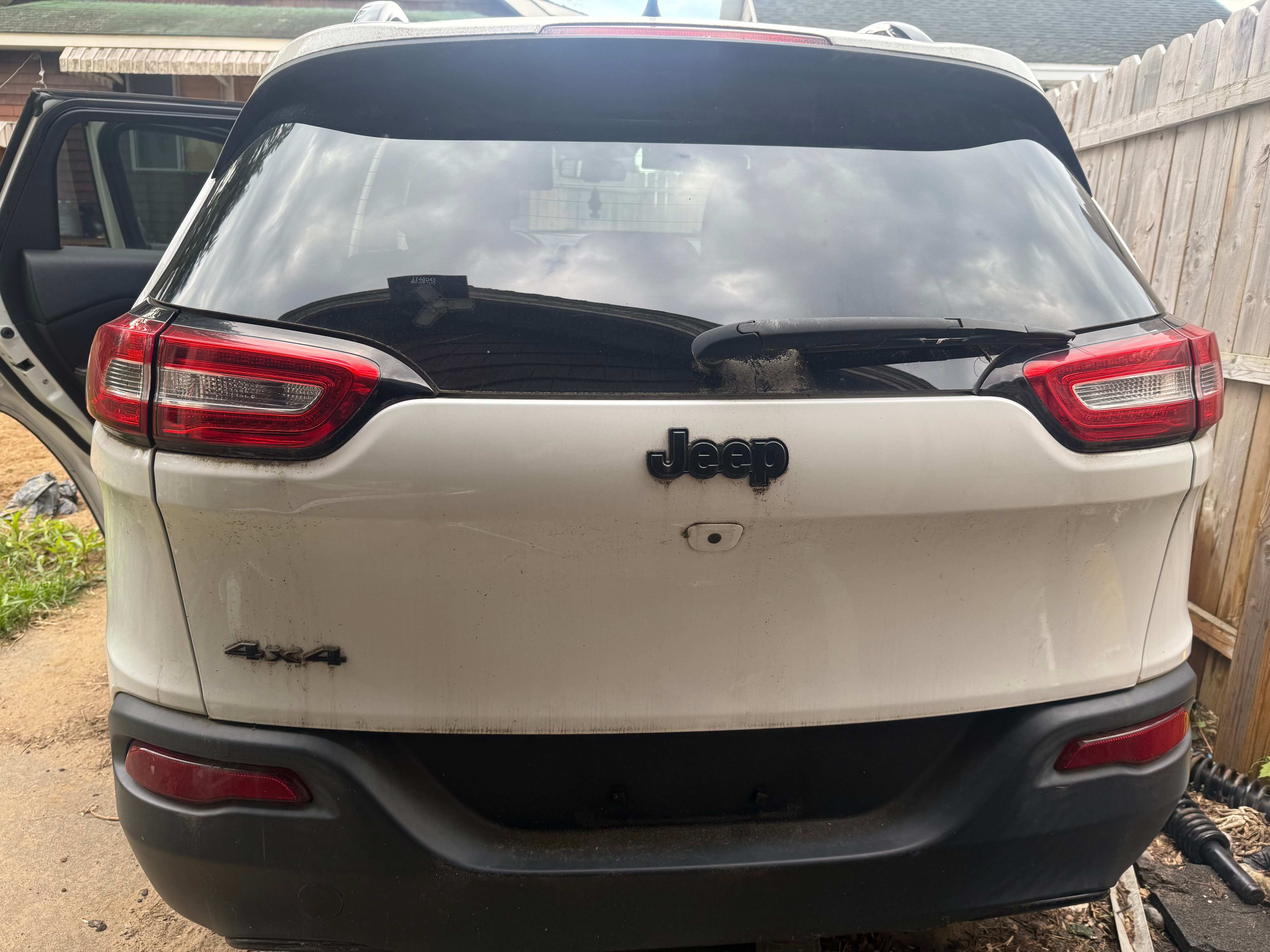 Used 2016 Jeep Cherokee Latitude w/ Comfort/Convenience Group AWD/4WD image 8