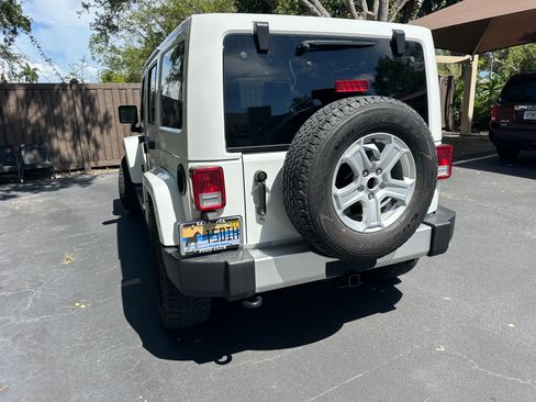 Used 2018 Jeep Wrangler Unlimited Sahara w/ Max Tow Package AWD/4WD image 5