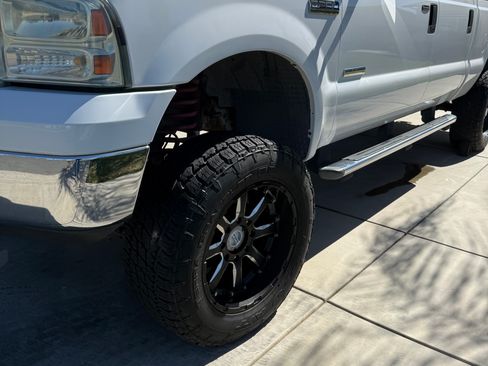 Used 2005 Ford F250 Lariat image 2