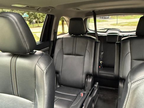 Used 2018 Toyota Highlander SE AWD/4WD image 17