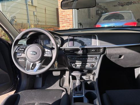 Used 2020 Kia Optima LX image 2