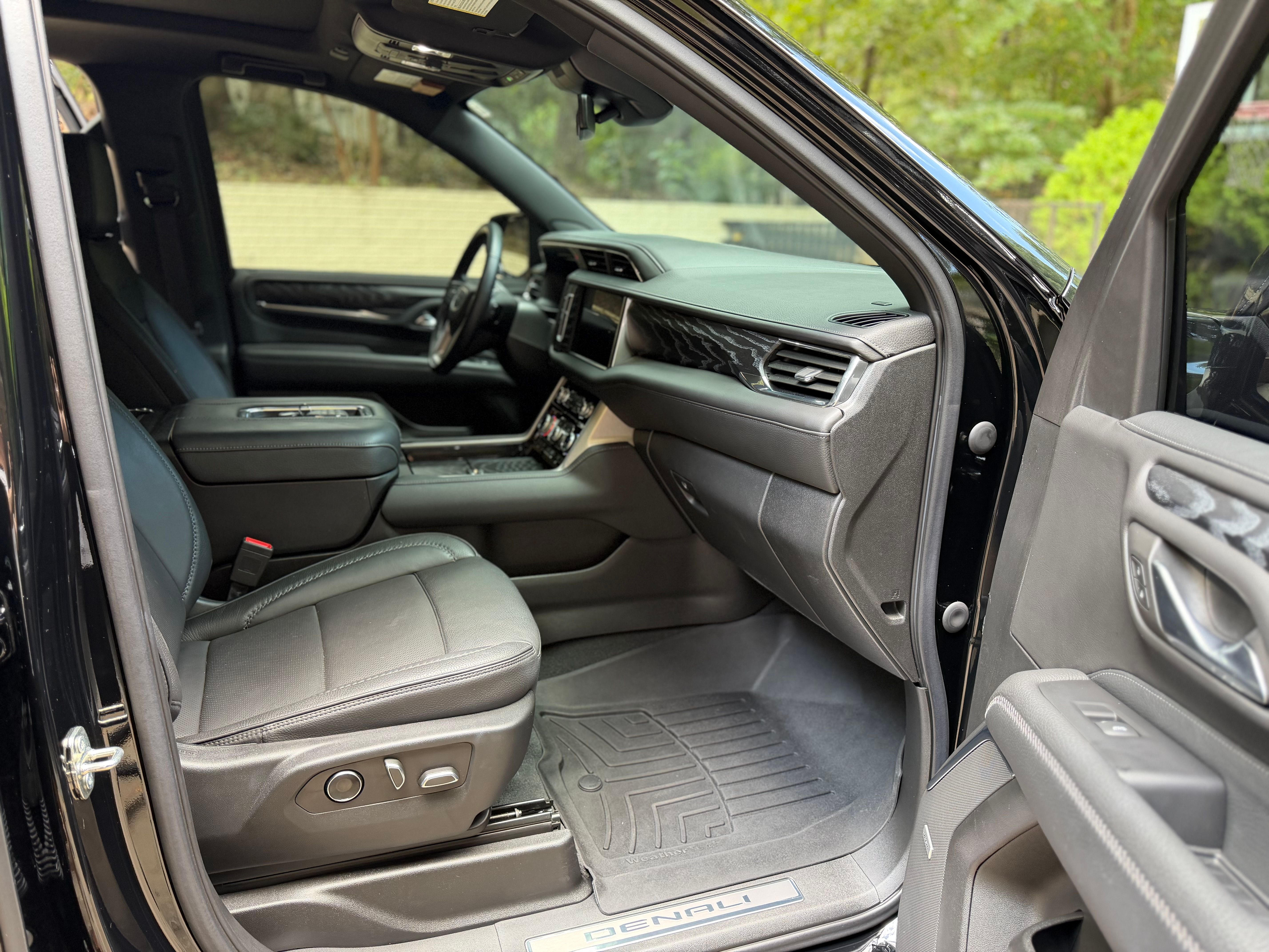 Used 2023 GMC Yukon XL Denali AWD/4WD image 12