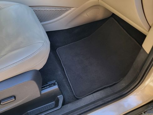 Used 2017 Ford Escape Titanium image 4