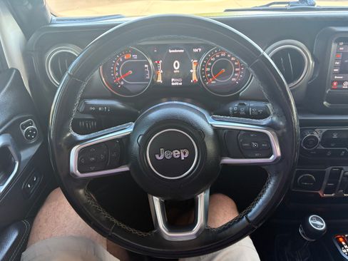 Used 2019 Jeep Wrangler Unlimited Sahara AWD/4WD image 9