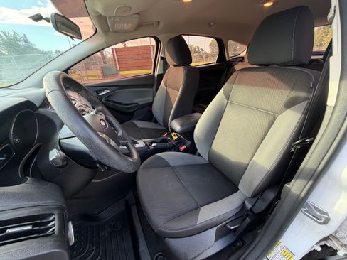 Used 2014 Ford Focus SE FWD image 12