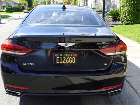 Used 2015 Hyundai Genesis 3.8 w/ Option Group 04 image 9