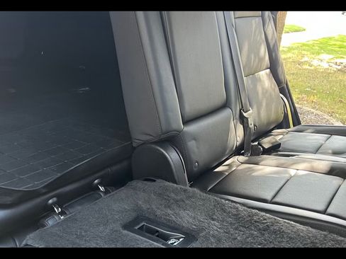 Used 2023 Cadillac Escalade Luxury image 9