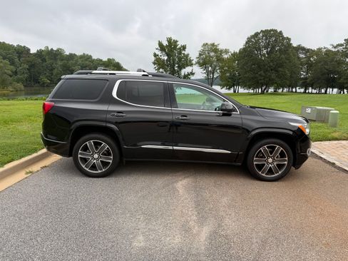 Used 2018 GMC Acadia Denali w/ Technology Package AWD/4WD image 2