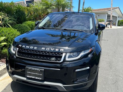 Used 2017 Land Rover Range Rover Evoque SE Premium image 3