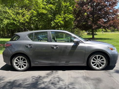Used 2012 Lexus CT 200h FWD image 2