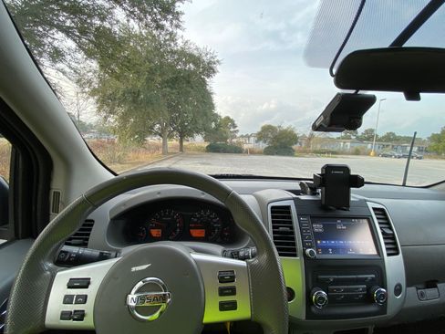 Used 2019 Nissan Frontier SV image 14