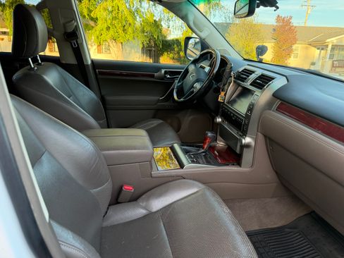 Used 2013 Lexus GX 460 w/ Comfort Plus Pkg image 6