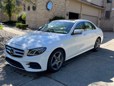Used 2017 Mercedes-Benz E 300 4MATIC image 1