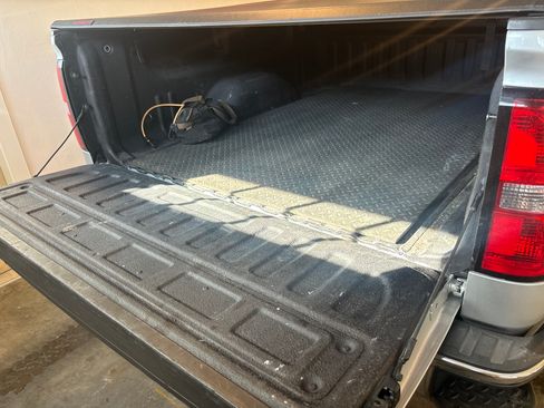 Used 2017 GMC Sierra 1500 SLE w/ SLE Value Package image 2