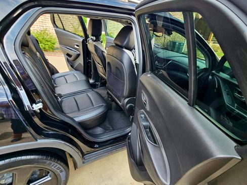 Used 2019 Chevrolet Trax Premier w/ Midnight Edition FWD image 8