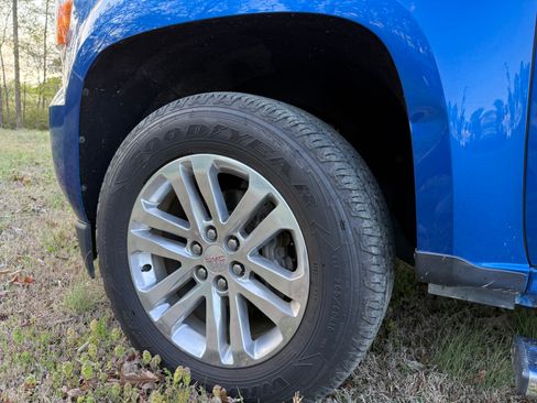 Used 2018 GMC Canyon SLT w/ Driver Alert Package image 4