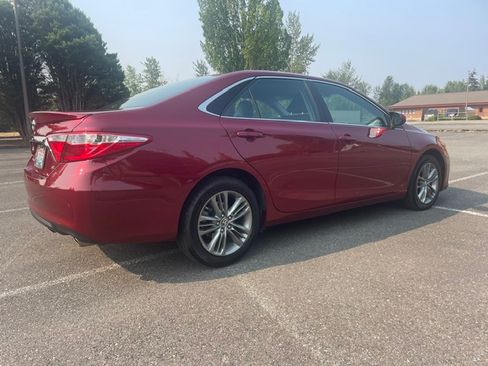 Used 2015 Toyota Camry SE FWD image 6