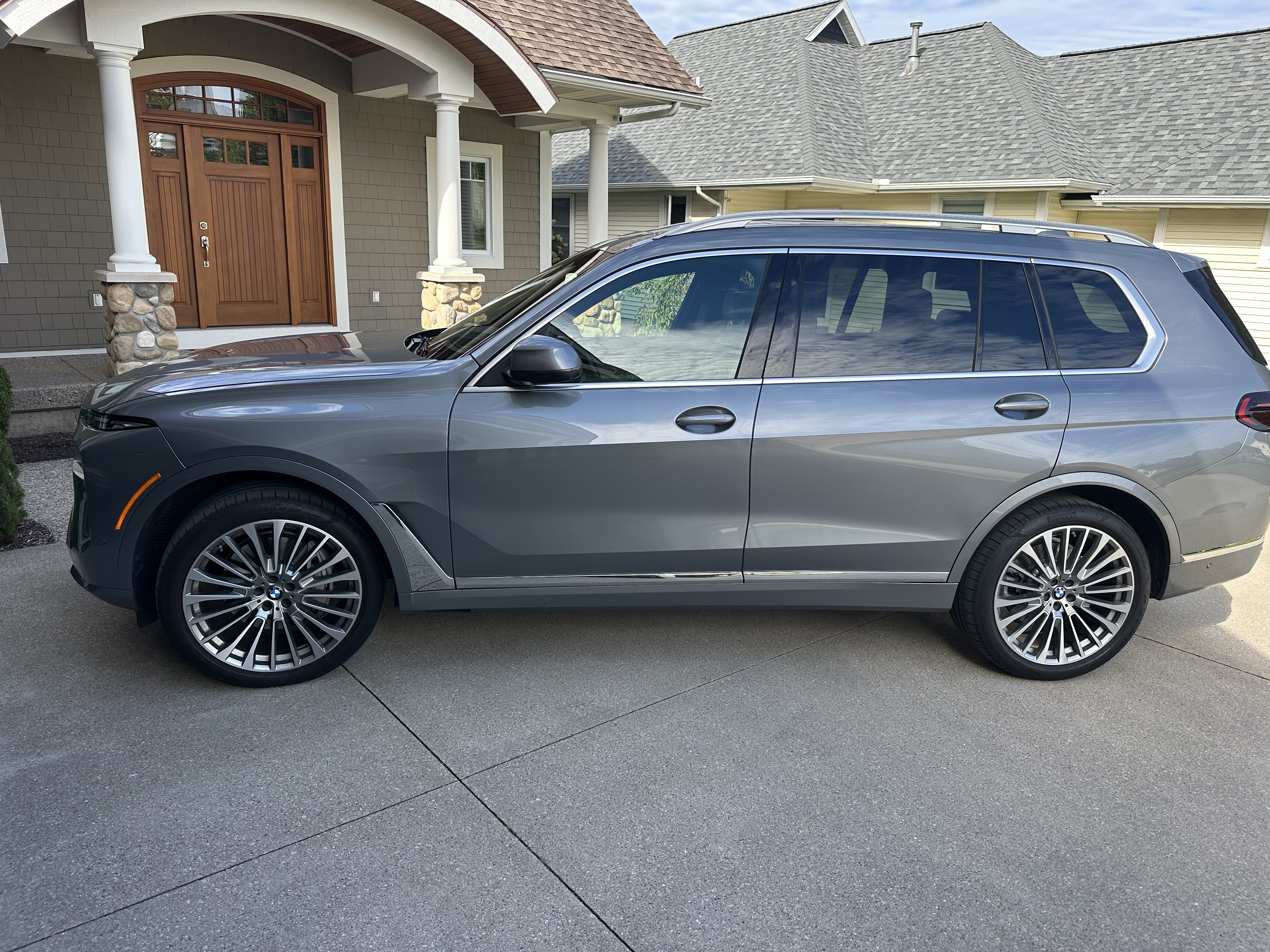 Used 2025 BMW X7 xDrive40i w/ Executive Package AWD/4WD image 1