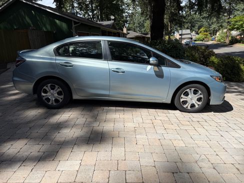 Used 2013 Honda Civic Hybrid Sedan image 1