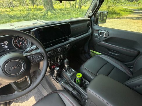 Used 2026 Jeep Wrangler Unlimited Rubicon AWD/4WD image 6