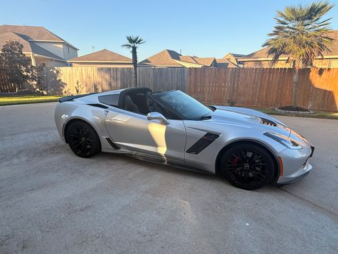 Used 2019 Chevrolet Corvette Z06 RWD image 2