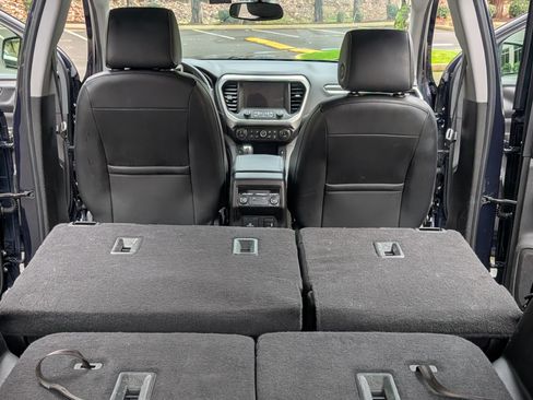 Used 2017 GMC Acadia SLT image 18