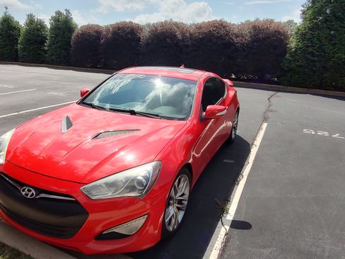 Used 2013 Hyundai Genesis 3.8 image 5