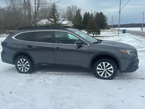 Used 2022 Subaru Outback Premium image 12