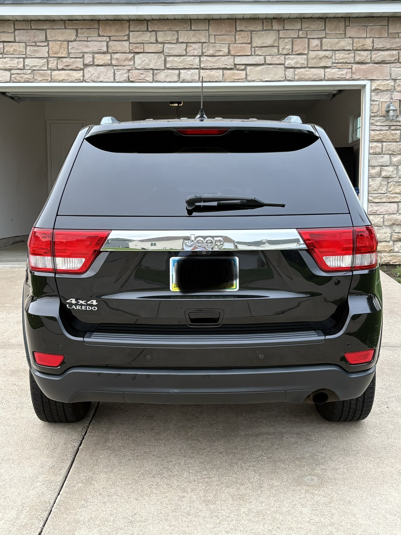 Used 2012 Jeep Grand Cherokee Laredo AWD/4WD image 4