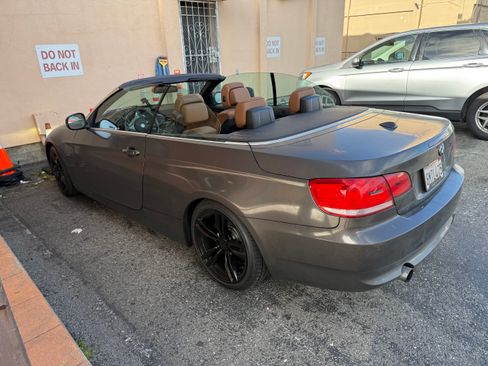 Used 2010 BMW 335i Convertible image 16
